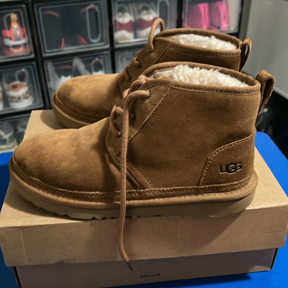 Tan size 5 neumel Uggs - Picture 2 of 5